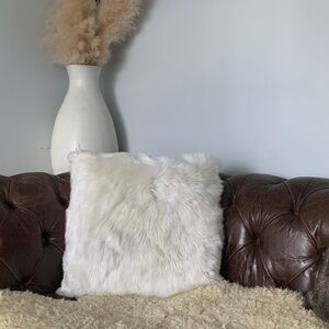 Arhaus Baby Alpaca Luxurious 20x20 Fur‎ Pillow white elegant luxury soft leather